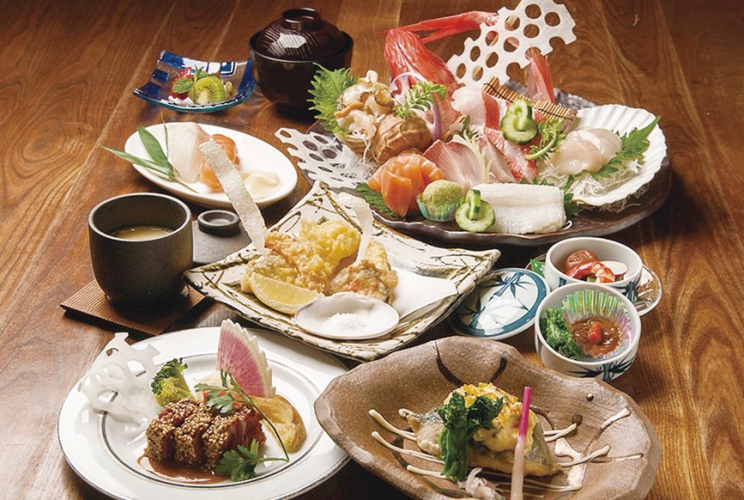 普段使いはもちろん、接待やデート、宴会も利用できる。宴会コースは要2日前23:00迄予約
