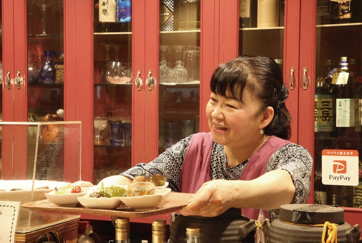 アットホームな雰囲気が印象的。「気取らずにのんびりできる店ですよ」と女将