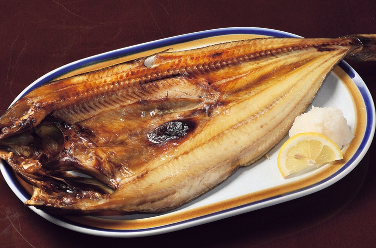 脂が乗った大きめサイズの「羅臼産しまほっけ開き」1,280円