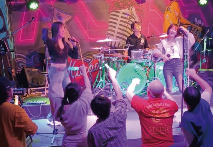 「基本的にどんな曲でも対応しています」とスタッフ