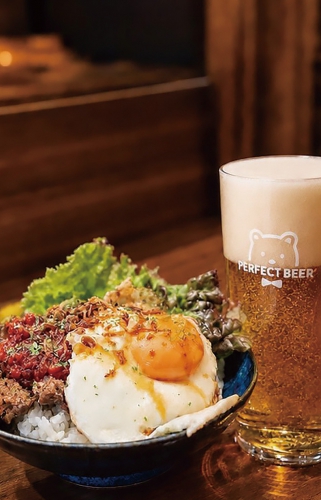 ビールとの相性も抜群のロコモコ丼