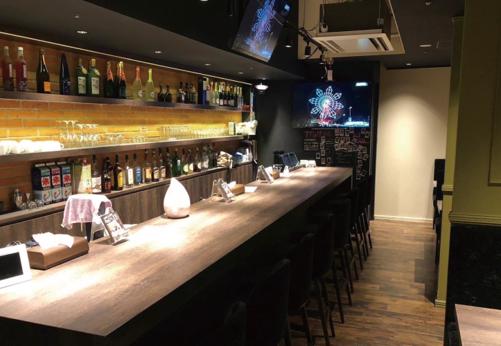テキーラやシャンパンなど飲み放題以外の酒も豊富に用意