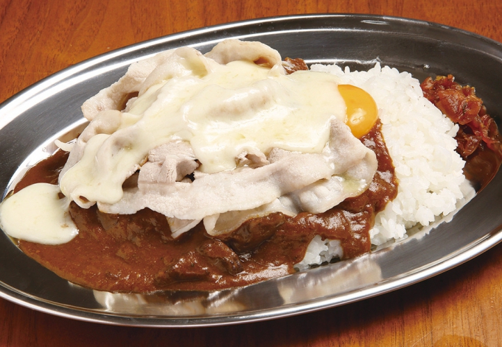 卵黄、豚しゃぶ、チーズの全部乗せトッピング1,550円