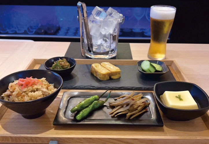 チャームとして提供されるママ手作りの料理の数々
