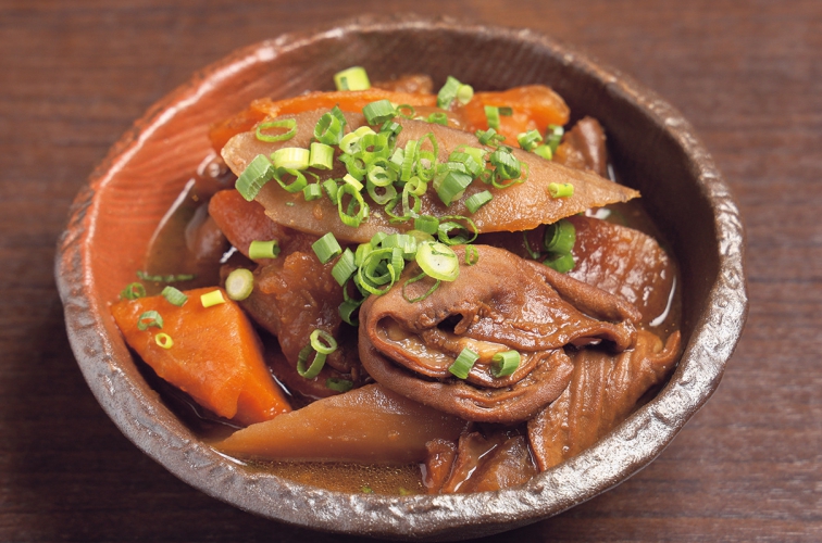 名物、モツ煮は八丁味噌を使った深みのある味わいが特徴、ビールのお供にオススメしたい1品