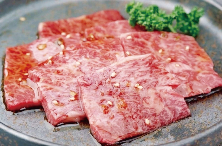 赤身とサシのバランスが絶妙な「特選和牛カイノミ」、仙台牛の旨みと香りが強く感じられる