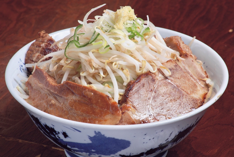 麺の量は250gで普通の大盛に等しい。食欲が満たされること間違いなし