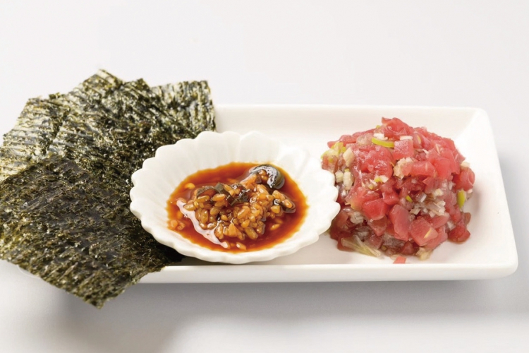 刺身＆三升漬を海苔で巻く本日のチタタプ950円