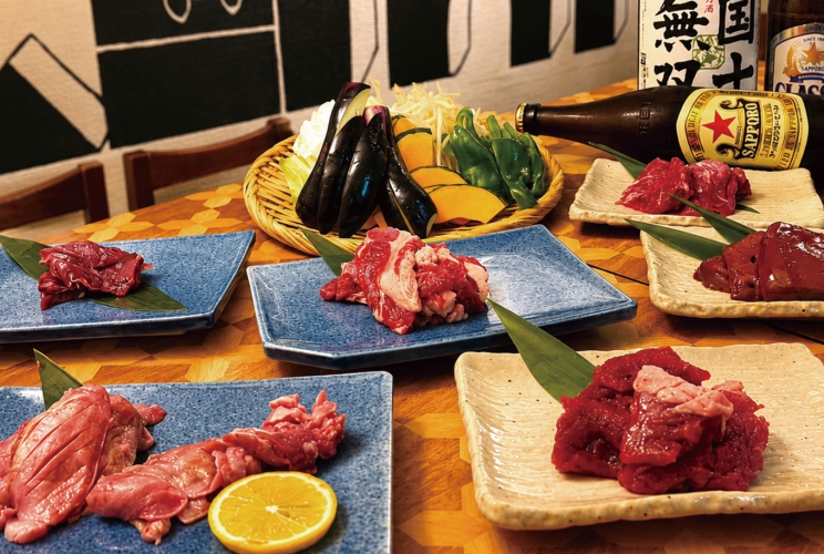 脂と筋を取り除き、冷凍せずに提供する定番のショルダーが人気