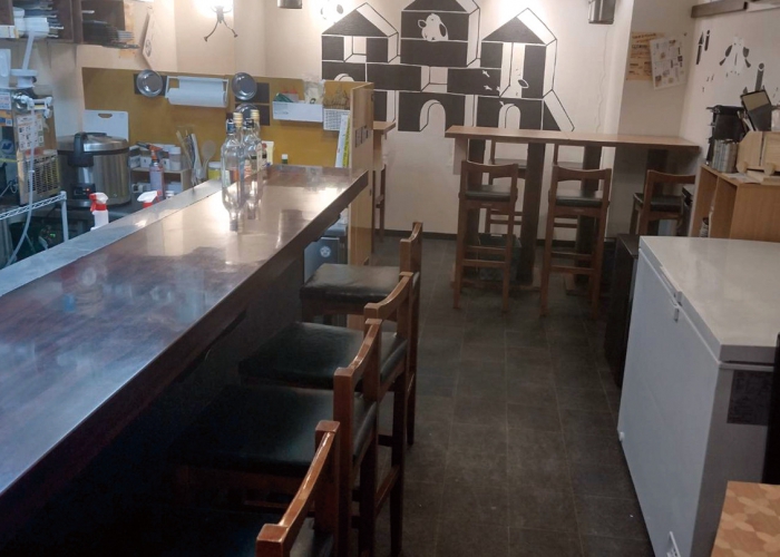 気さくな店主が明るい雰囲気で迎えてくれる