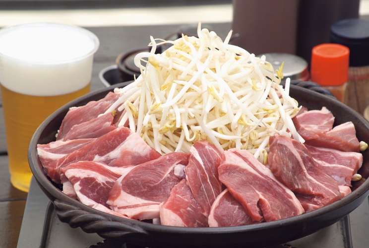 6種の食べ飲み放題と2種の食べ放題メニューを用意。単品メニューあり