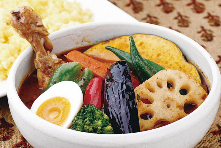 ホロホロと柔らかい肉質のチキンと素揚げした野菜が美味しい「チキンベジタブルカリー」1,400円