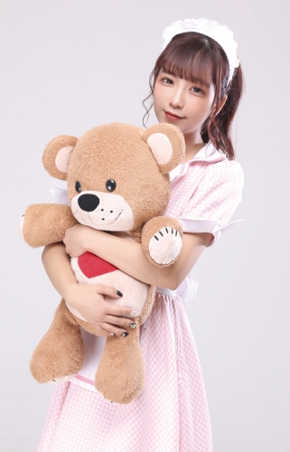 ピチピチの肌が目を惹く20歳のしのちゃん