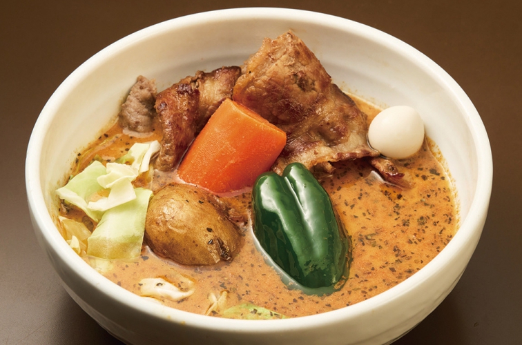 ニンニク醤油ベースのタレに牛バラ肉を漬け込んで味付けしたセントラル店限定「牛焼肉カリー」1,600円