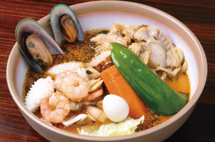 バターでソテーした海鮮素材をふんだんに使ったシーフードカリー2,100円