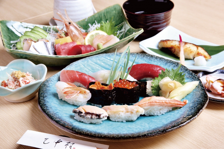 1品ずつ丁寧に仕上げたコース料理は、4,400円、5,500円、8,800円、11,000円の4種類