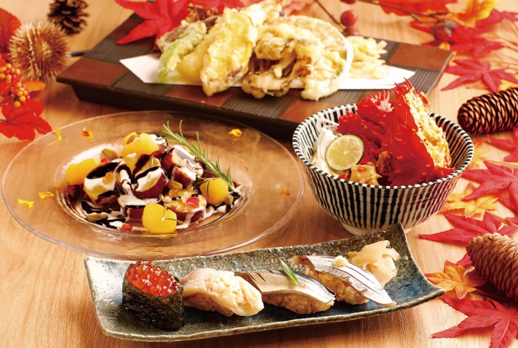 焼肉や海鮮焼きだけでなくジャンルを問わず1品料理を用意。旬の味覚も食べ放題で楽しもう