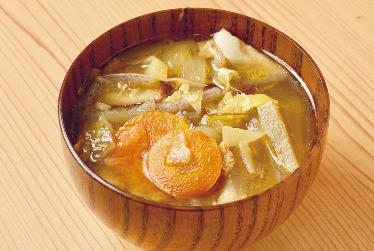 〆にもオススメしたいとん汁300円は常連たちからも大好評