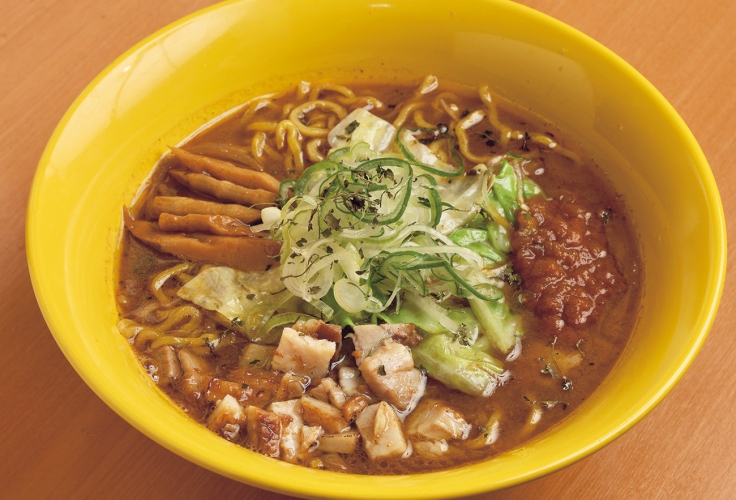 スパイシーなカレーラーメン「黄色」1,200円