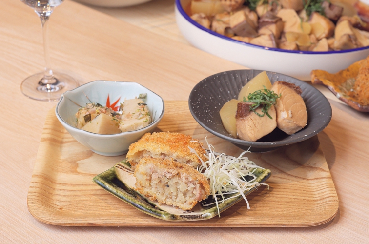 オススメのおばんざい3点盛り2,500円、日替わり提供なので飽きがこないのもうれしい