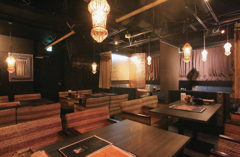 店内全席喫煙可能、深夜1:00からシーシャラウンジとして営業