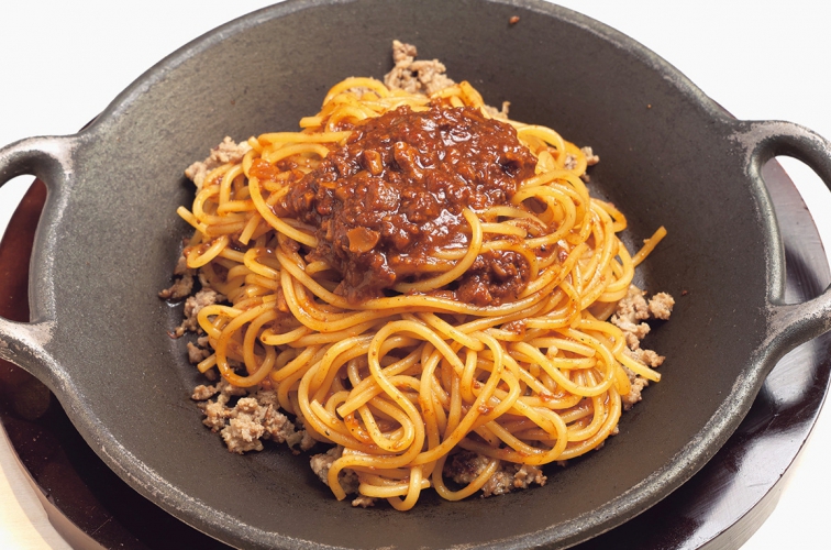 ミートソースがベースとなっている肉が旨いボロネーゼ1,090円は粗挽きの大きな挽肉が特徴