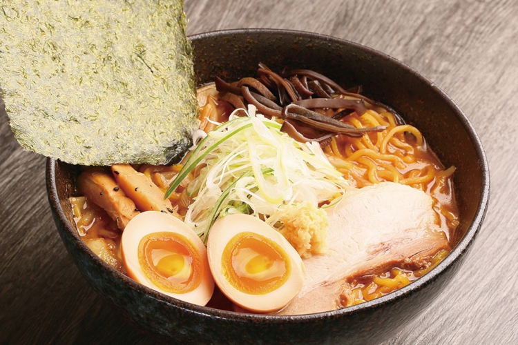 1番人気の「赤味噌味玉ラーメン」1,050円