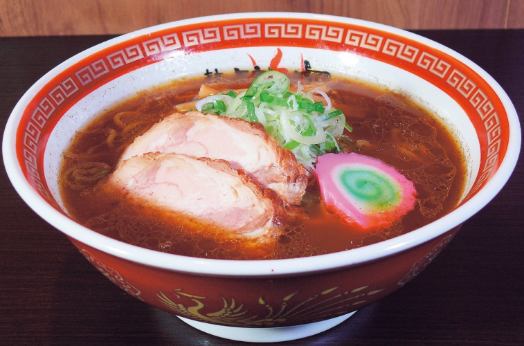 すっきり淡麗な「しょうゆラーメン」、醤油の香気と喉越しのよい麺で飲んだ後の〆にピッタリ