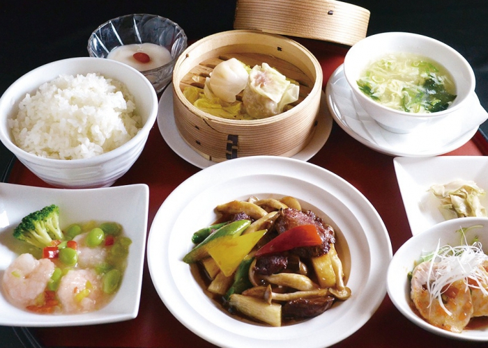 温泉+食事セット「中華御膳」3,410円。このほかお得な温泉付セットを多数用意