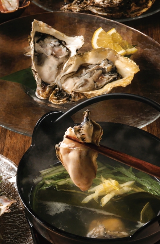 新鮮なカキを使用した見た目も美しい多彩な料理が味わえる、新しい“牡蠣屋”ならではのラインナップ