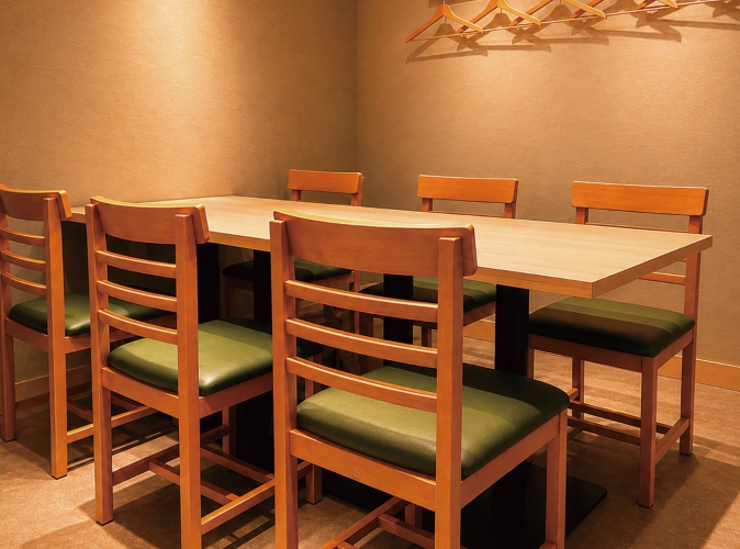 1組限定の個室が完備され、大切な人と会食や接待にピッタリ、席のみの予約も好評受付中