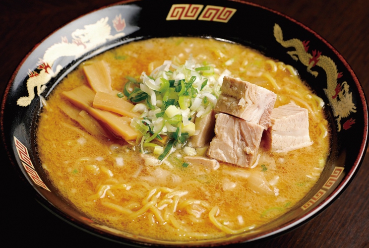 地元客や観光客から愛され続ける定番の「究極の味噌ラーメン」850円