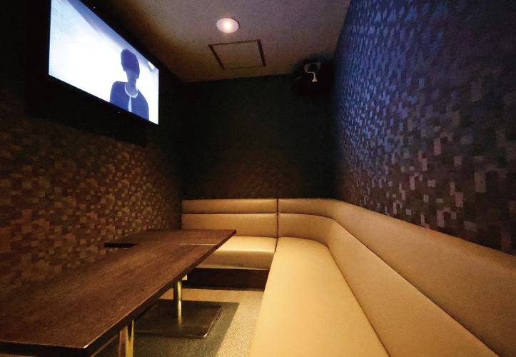 6席あるボックスは奥まったところにありゆったりくつろげる