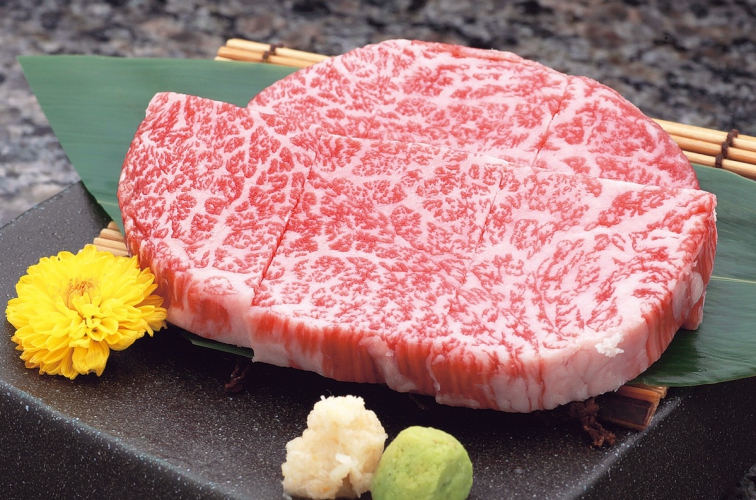 極上のヒレ肉シャトーブリアンのステーキ8,200円(数量限定)