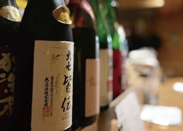 常時20種類以上を取り揃える日本酒は、季節に応じてラインナップを変更。23:00以降はバータイム